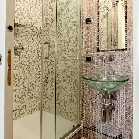 Downtown Luxury - Termini Train Station 3*