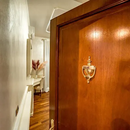 Bed & Breakfast Downtown Luxury - Termini Train Station Rom