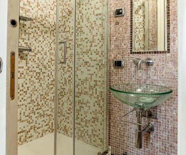 Downtown Luxury - Termini Train Station 3*