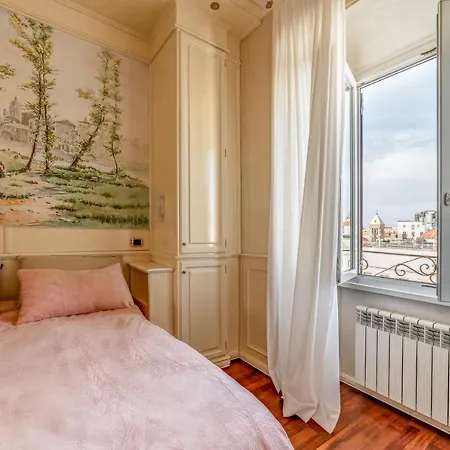 Downtown Luxury - Termini Train Station Frühstückspension Rom