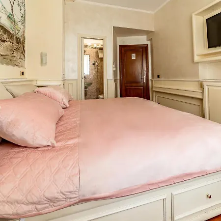 Downtown Luxury - Termini Train Station Frühstückspension Rom