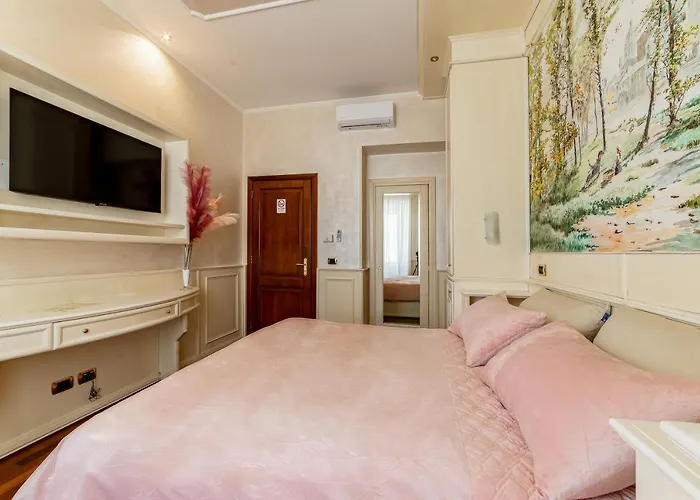 Downtown Luxury - Termini Train Station Bed and Breakfast Ρώμη
